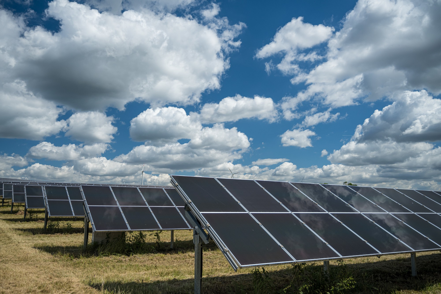 Parques solares y eólicos